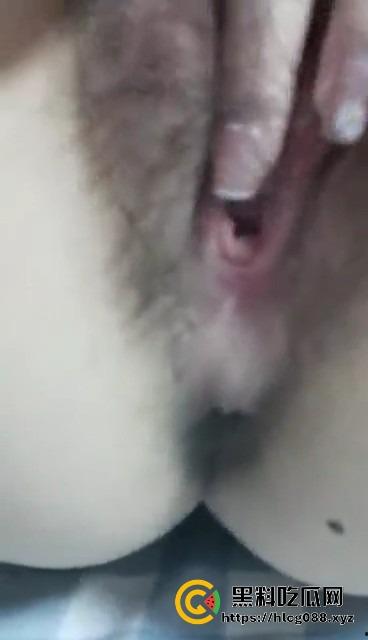 阜阳小骚狗反差烂货【张涵余】嫩脸勾人，背地里逼洞被男人捣烂，男友连毛都没碰过！-13