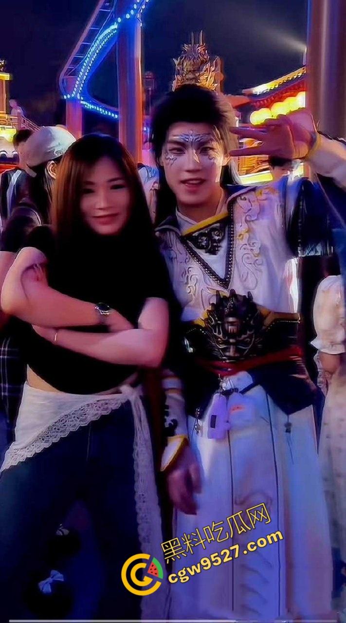 主题乐园NPC「蓝狐狸」婚内出轨榜一大姐！网恋撕逼、不雅视频满天飞，百万粉丝大咖背后的故事-15