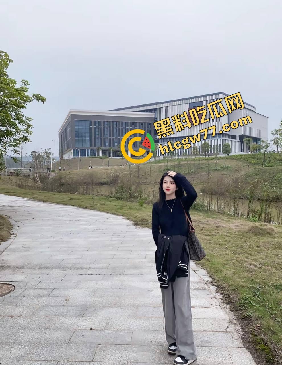 长沙零食有鸣门店高颜值实习生【赵雪】制服反差女神被男友泄露性爱自拍，制服不是工装，是情趣外壳！-2