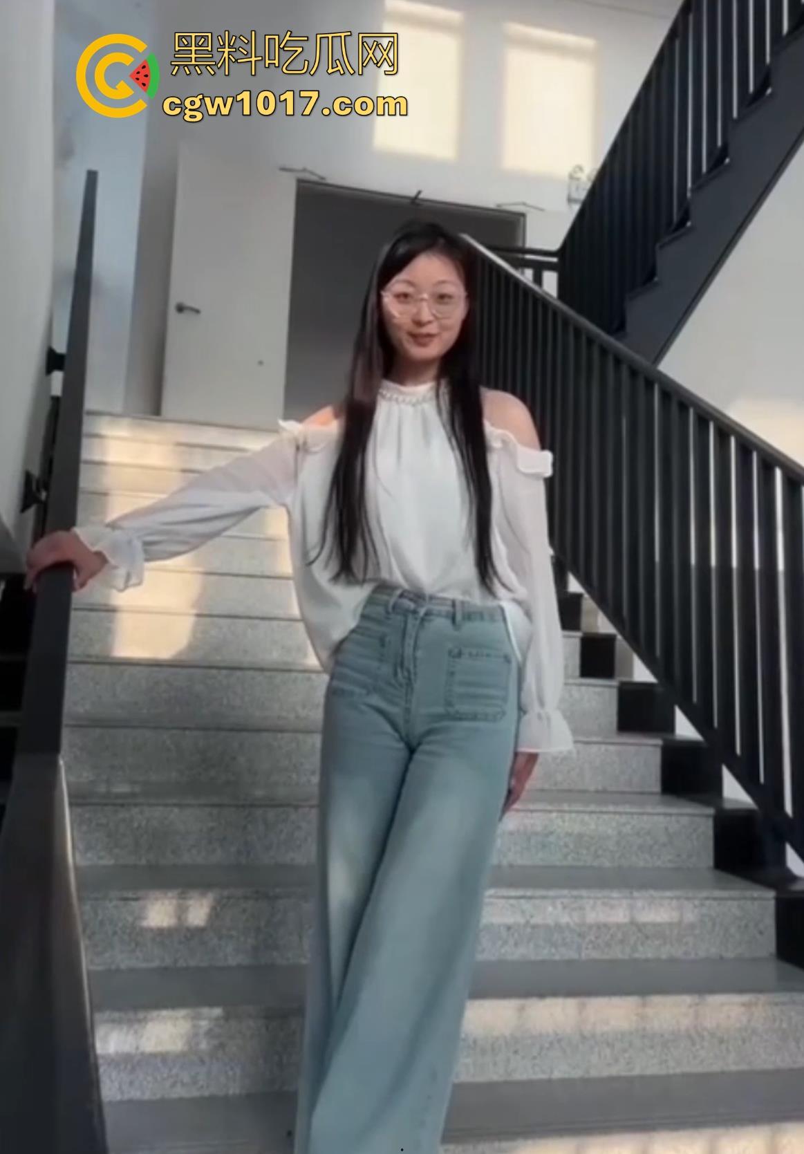 广东海洋大学极品24级系花【李晓芸】不雅视频遭前男友曝光，极品模特身材，各种蹶臀挨操，扶墙猛插淫荡的一批！-1