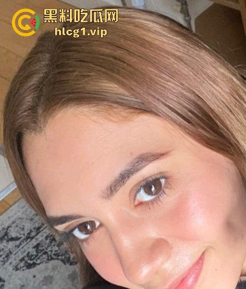 欧美网红『 Carna』颜射视频合集曝光！满脸精液在阿姆斯特丹街头露出，真够野！-8