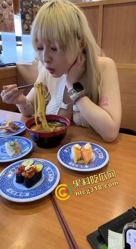 相亲对象居然是撸过的网黄，吃完饭直接喊我去她家，一进门就嫌热开始脱，捡东西直接扎头发是几个意思？-5