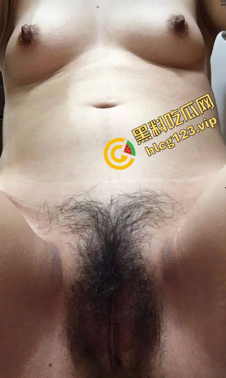 可爱脸蛋火辣身材！自拍美照撩翻全网，黑猫粉鲍肥臀高清大片流出！-5