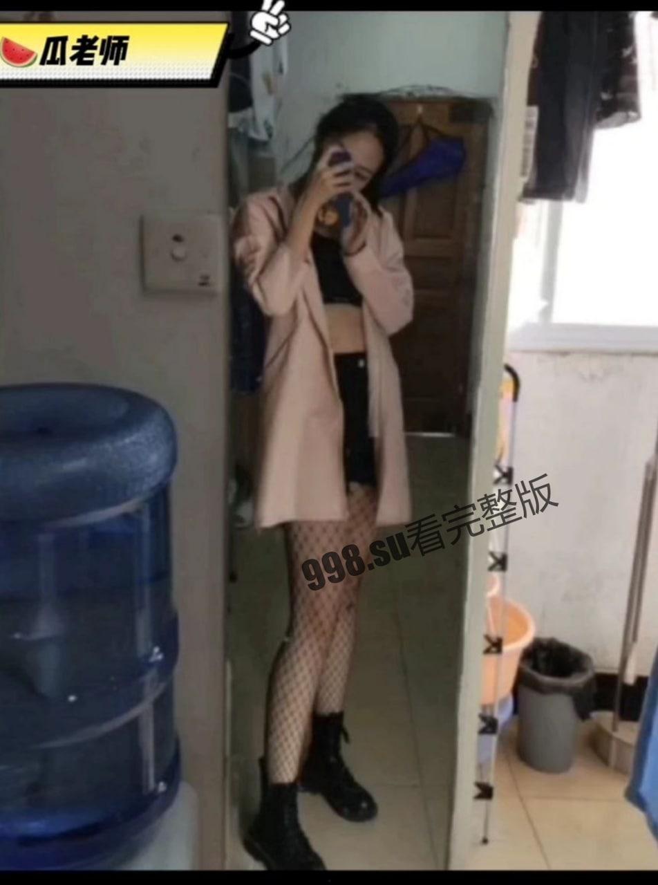 重磅热瓜！贵州师范大学大四田学姐认真吃鸡的样子真迷人-3