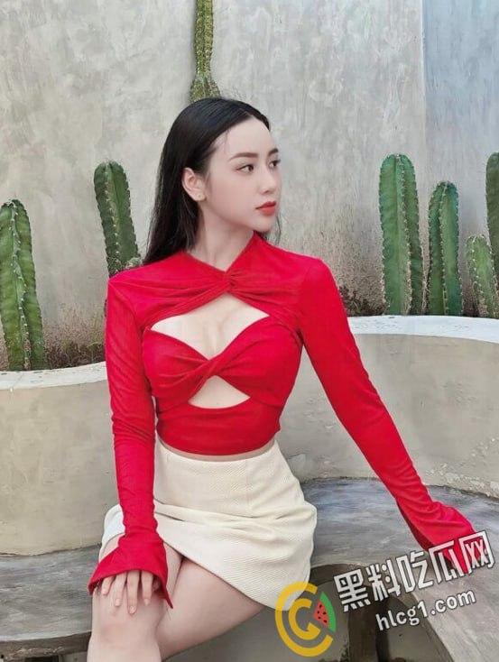 越南极品白嫩大奶模特 VtHaMy 在酒店和纹身老板自拍无套吃鸡后入啪啪性爱视频流出-2