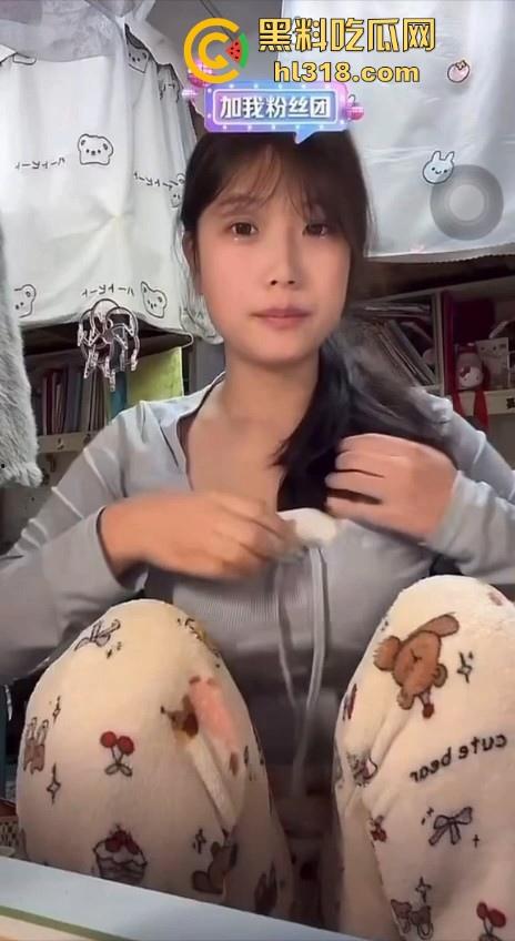 极品女大直播擦边卖货，硕大巨乳引人注目，都不知道她说什么了一心只盯着胸，眼睛移都移不开！-8