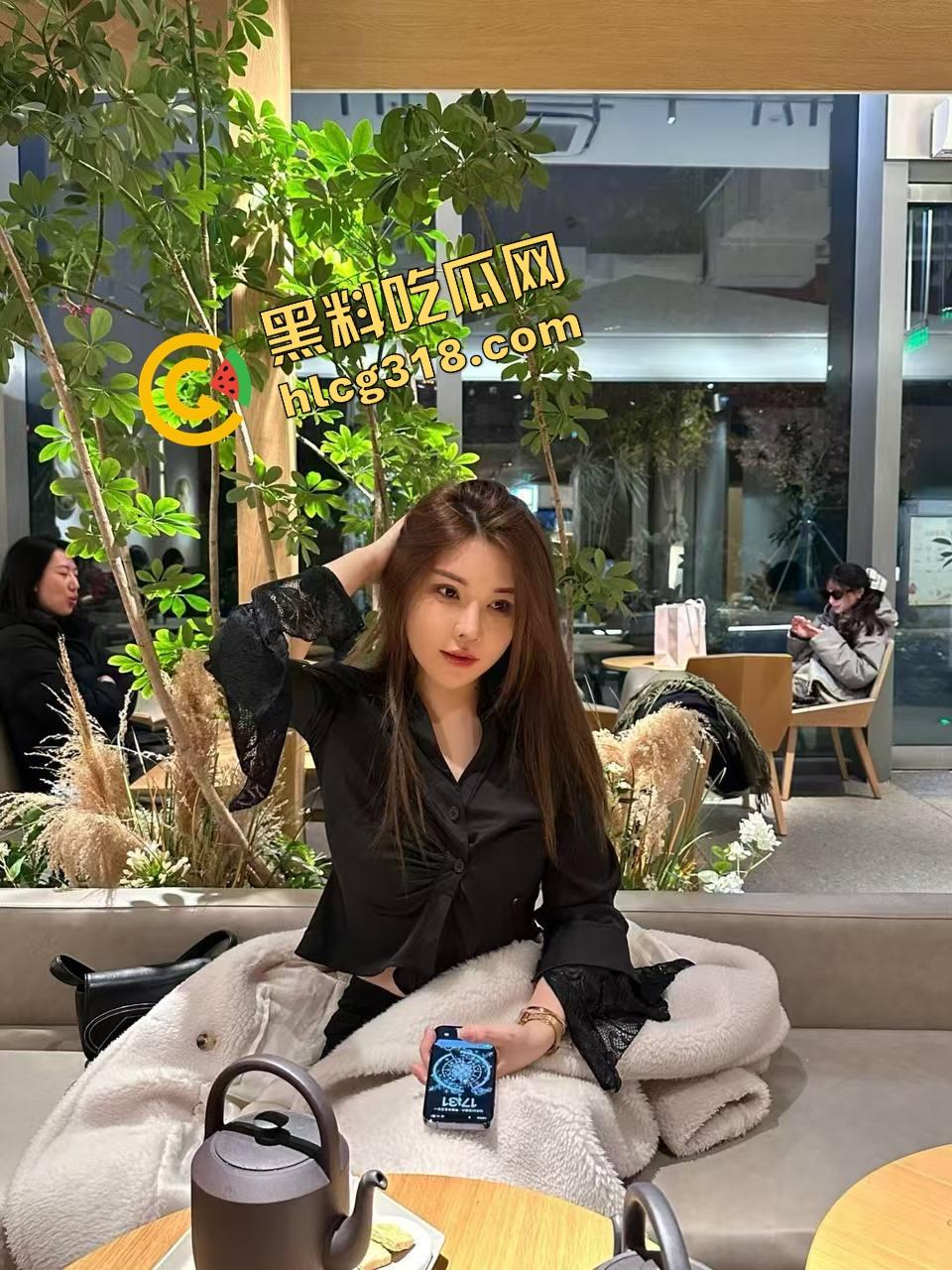 北艺舞蹈系母狗出圈式270°开腿， 后入夹击这姿势能操进肺 脊柱疼不疼不知道？看的人鸡巴疼！-3