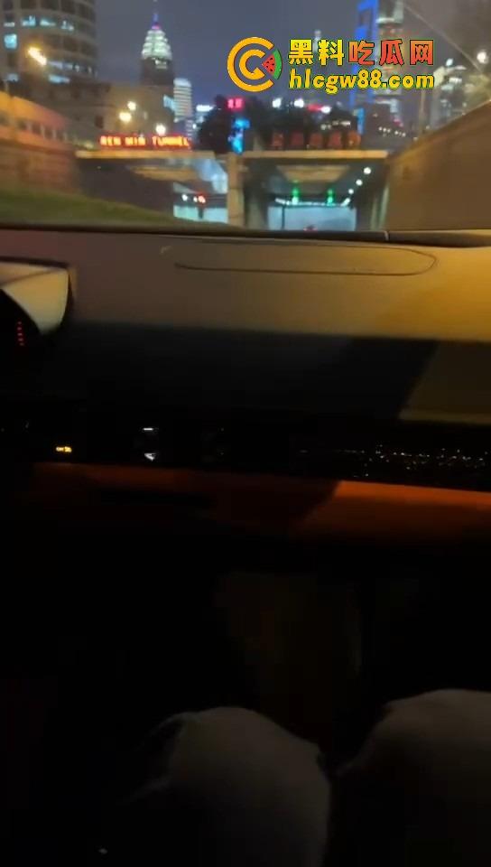 上海装逼狗租小牛隧道飙车炸场，下雨天装逼被雷劈爽翻天，谁瞅他不笑死这傻屌！-1