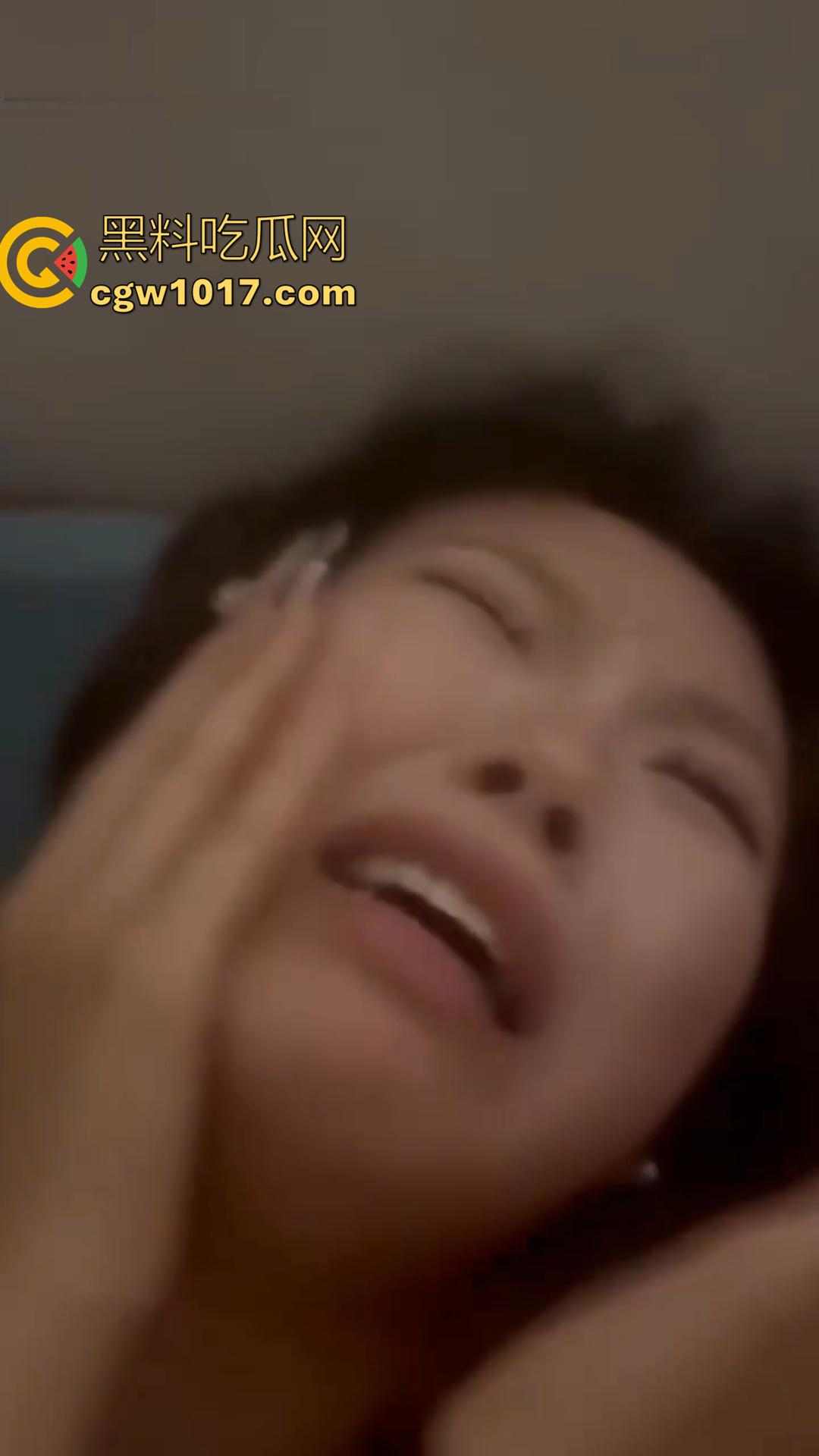 极品嫩妹性爱视频流出！男友做爱时掐脖子扇脸 直接暴力调教， 嫩妹一边被打一边被操 直接哭着说不做了要分手！-6