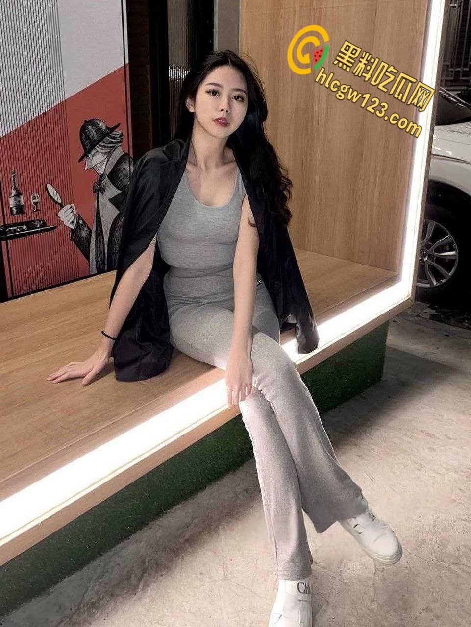 在外面的高冷都是装的，在家叫我精液收集器，乖巧的含住男友的鸡这是喝上了！-3