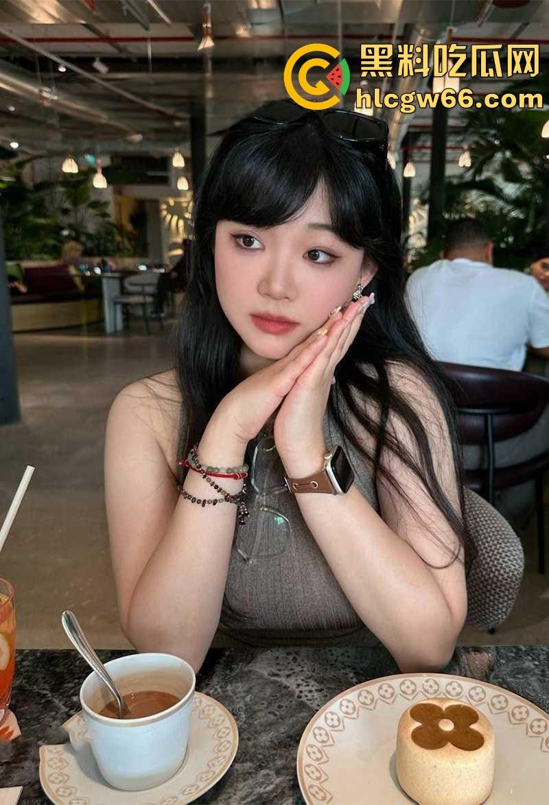 四川极品美妞【李玉婷】身材完美床技高超小母狗 被绿帽男友和好兄弟前后夹击 双洞齐开！-3