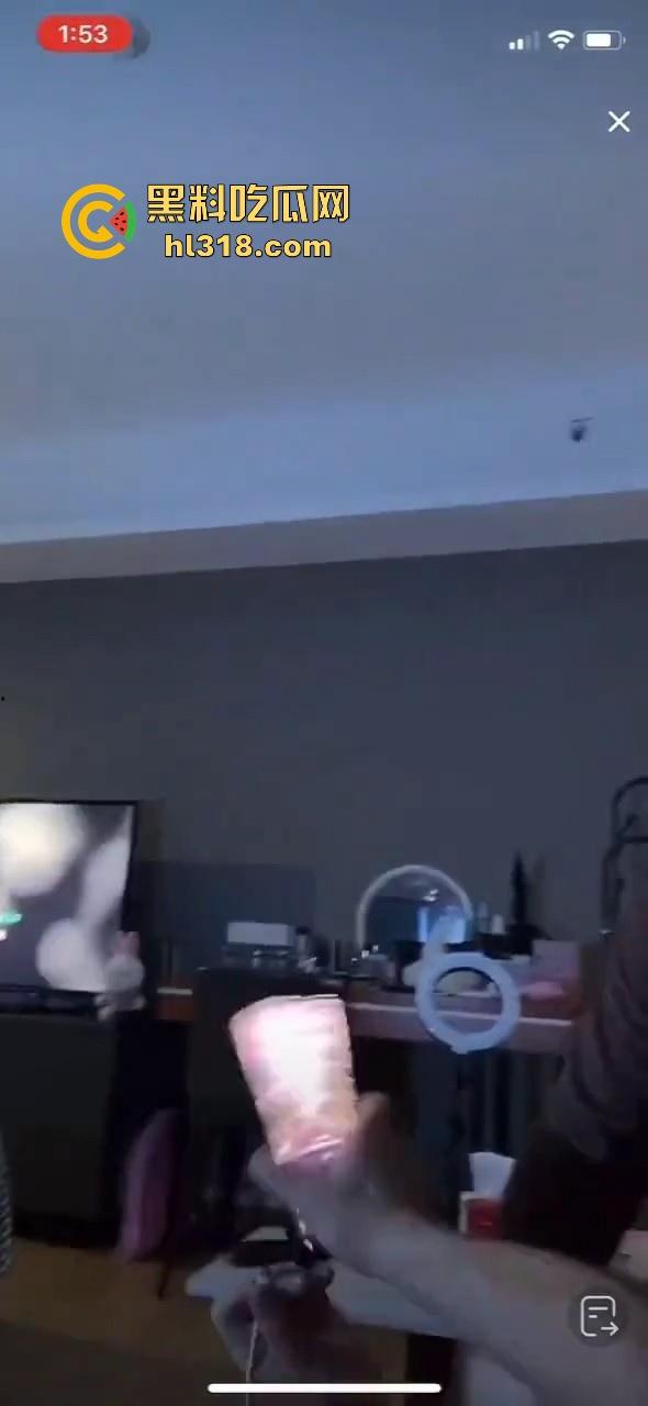 抖音小网红【刘Real.】跟榜一大哥直播做爱，女主播完美露脸玩女上骑乘位，还是榜一大哥厉害！-7