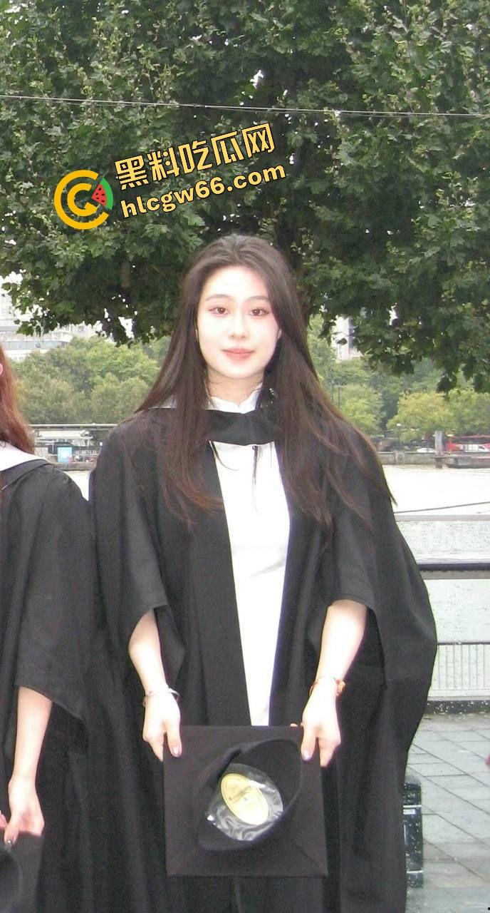 伦敦留学带回来的骚货，北京私企绿帽圈新宠『赵MR』处女开苞后入上瘾，嘴里叫哥哥心里装屌！-6