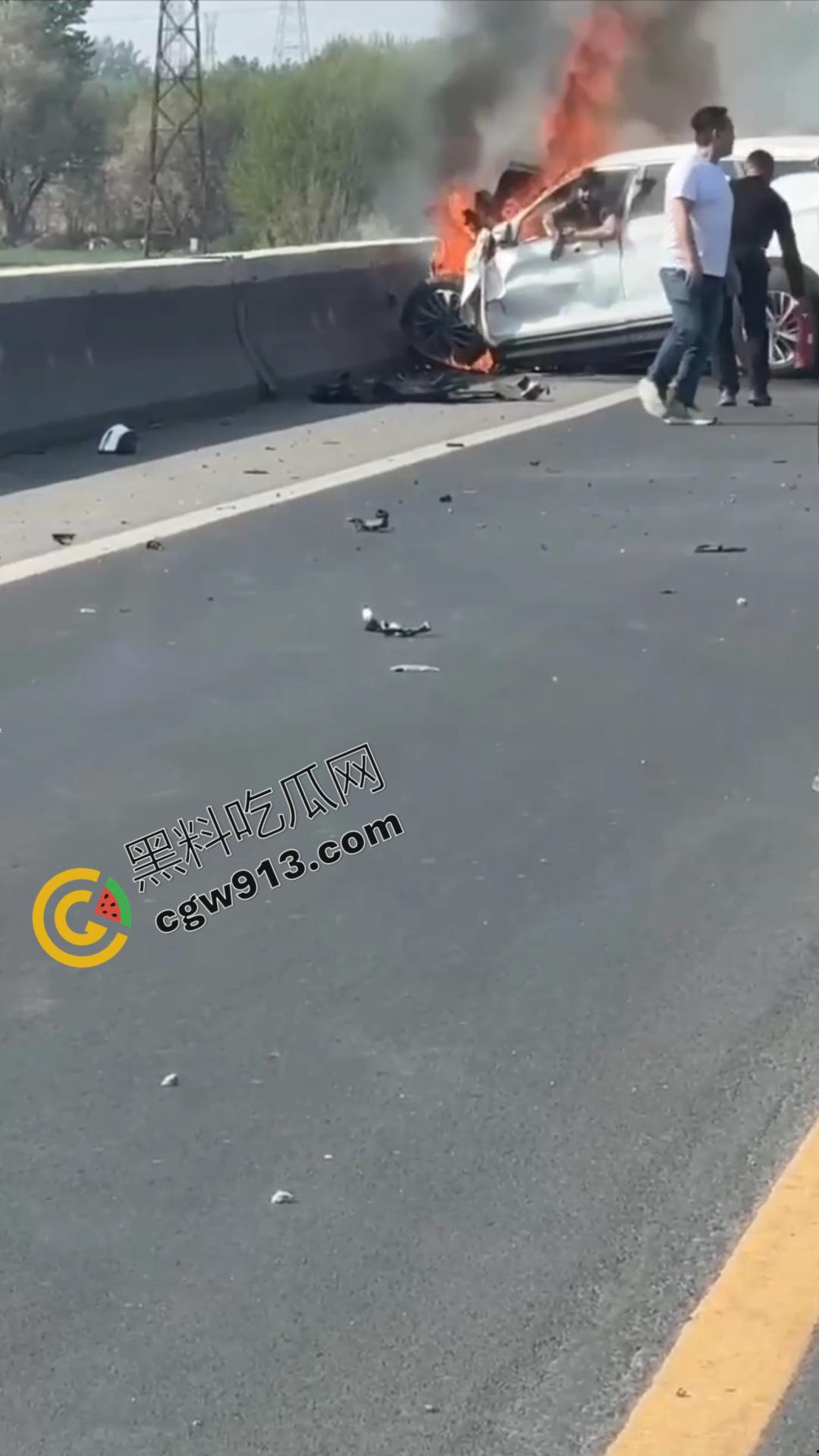 河北保定高碑店惨烈车祸现场！年仅19岁情侣命丧火海，行车安全亟待重视-10