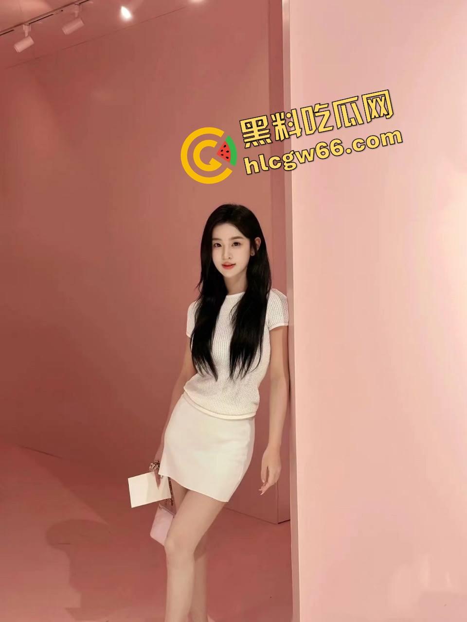 逼门开口会呼吸,精神小妹现场放逼技惊呆全场,骚穴噗噗响成骚乐队,简直活体吹风机!-2