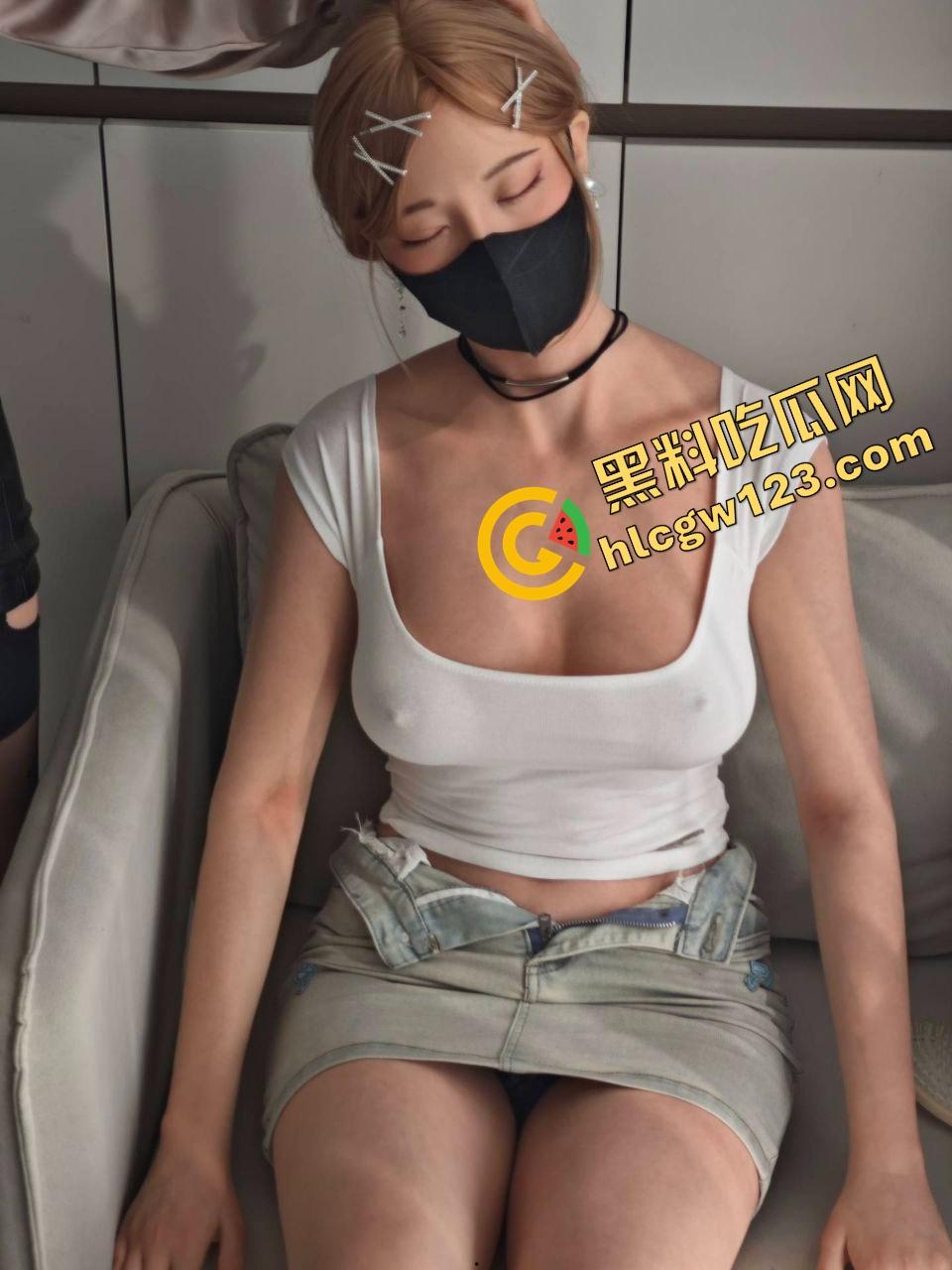 有这配置的充气娃娃还要什么女人？比真人香多了，这身材配这脸，谁还想骑共享单车？-7