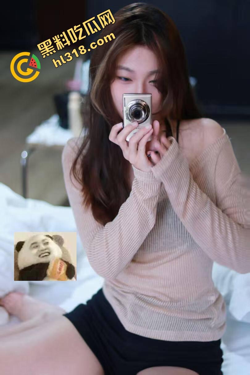 05后女大学生到底有多放得开？放假回来酒店走廊就地开炮，谁敢路过谁敢加入，真当自己在拍片吗！-4