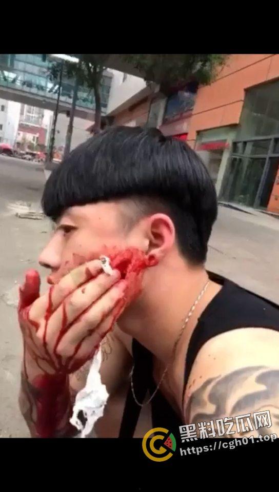 爷们要战斗！精神小伙战斗合集 飞踢 围殴 砍刀 古惑仔又都回来了-5