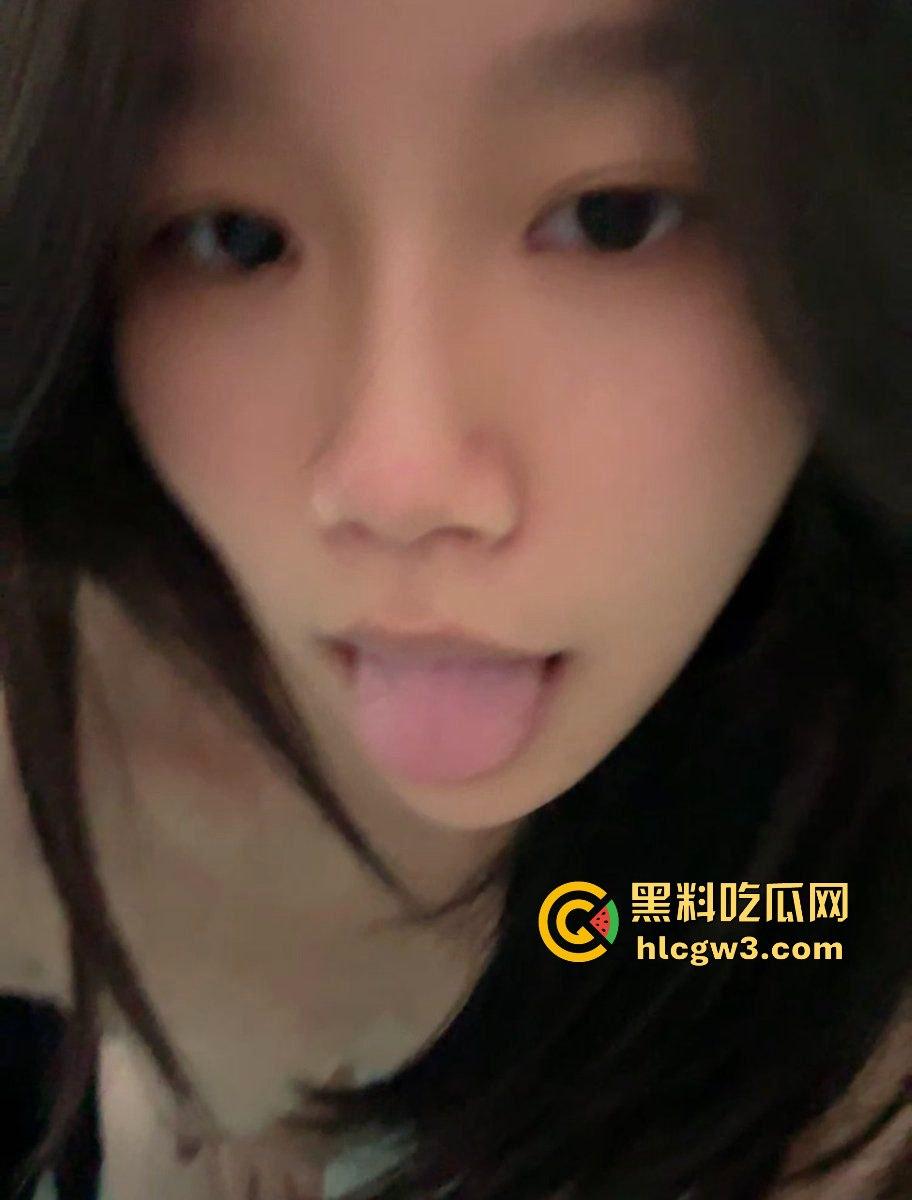 山西清纯女大学生【姜梦璇】私密资源疯传！清纯脸骚货魂，哥哥们的大鸡巴硬得像铁柱，简直玩明白了！-24