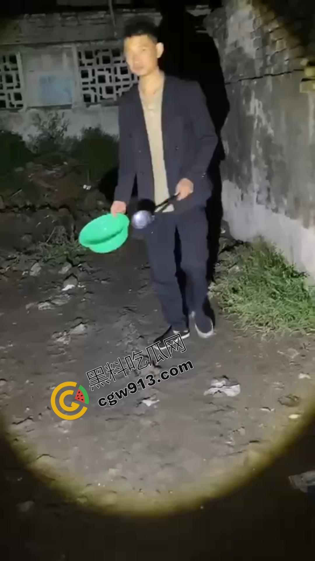 山西大同快手网红【安仁】吃屎直播：恶心至极，流量至上，恶心行为震惊万千网友-2