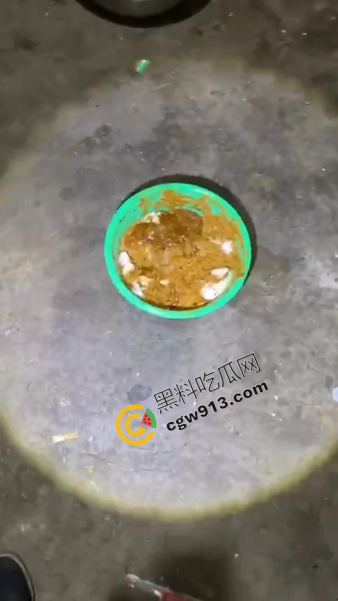 山西大同快手网红【安仁】吃屎直播：恶心至极，流量至上，恶心行为震惊万千网友-6