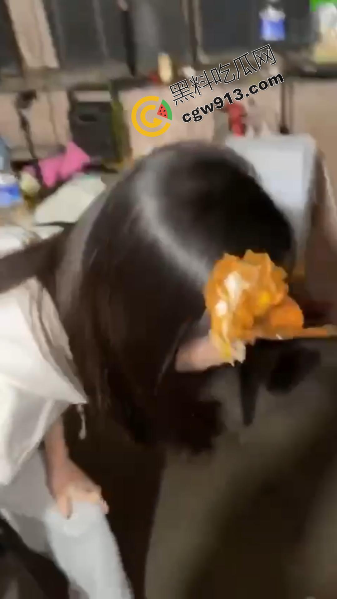 山西大同快手网红【安仁】吃屎直播：恶心至极，流量至上，恶心行为震惊万千网友-7