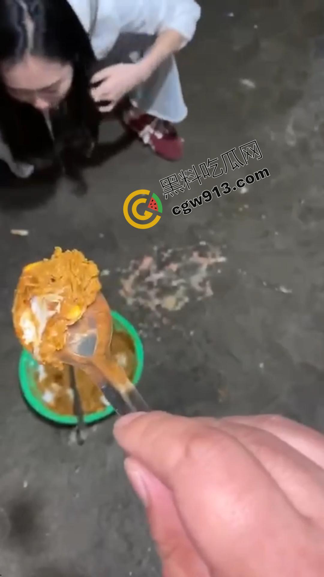 山西大同快手网红【安仁】吃屎直播：恶心至极，流量至上，恶心行为震惊万千网友-8