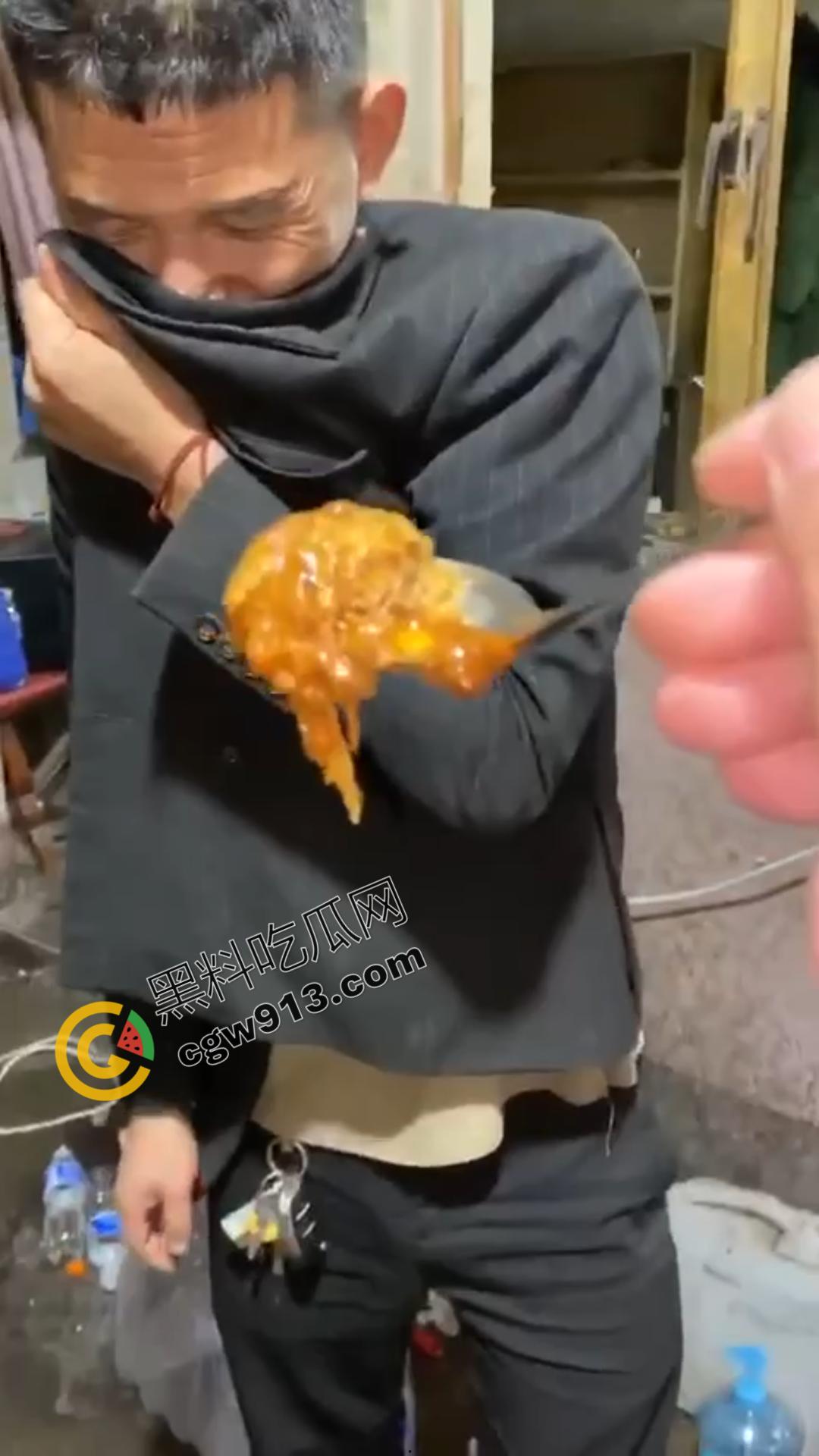 山西大同快手网红【安仁】吃屎直播：恶心至极，流量至上，恶心行为震惊万千网友-10