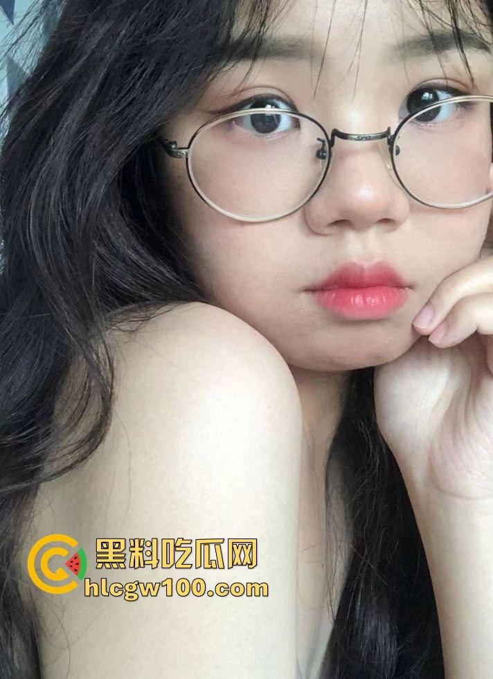 瓜友约炮极品清纯眼镜妹【谢雪莹】就读于武汉工商学院大一级，表面纯洁无瑕 私下却骚气满满！-2