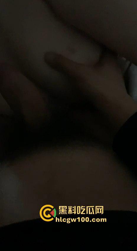 瓜友约炮极品清纯眼镜妹【谢雪莹】就读于武汉工商学院大一级，表面纯洁无瑕 私下却骚气满满！-4