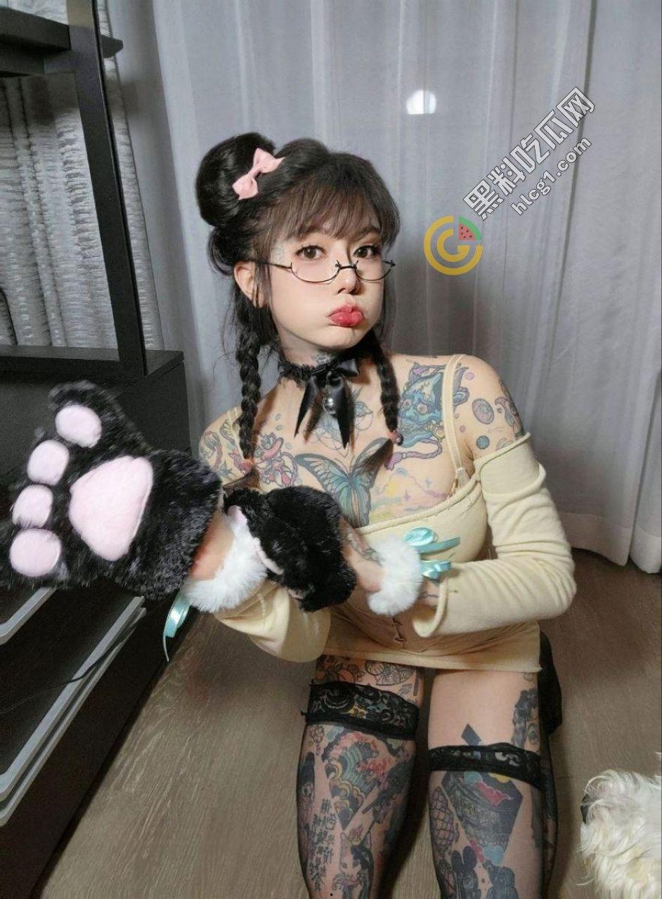 推特纹身网红龙猫情侣引爆网络，野性纹身与非主流情趣生活全曝光！-6