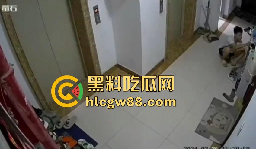 变态群友的分享!湖南脚控小哥去偷盗楼下小姐姐的的美鞋用来吃饭 脚控到已经病态 内容炸裂!-9