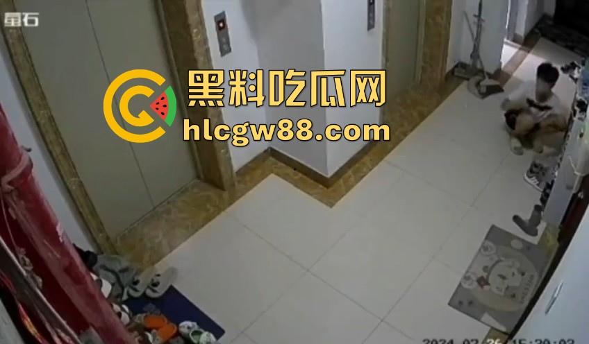 变态群友的分享!湖南脚控小哥去偷盗楼下小姐姐的的美鞋用来吃饭 脚控到已经病态 内容炸裂!-10