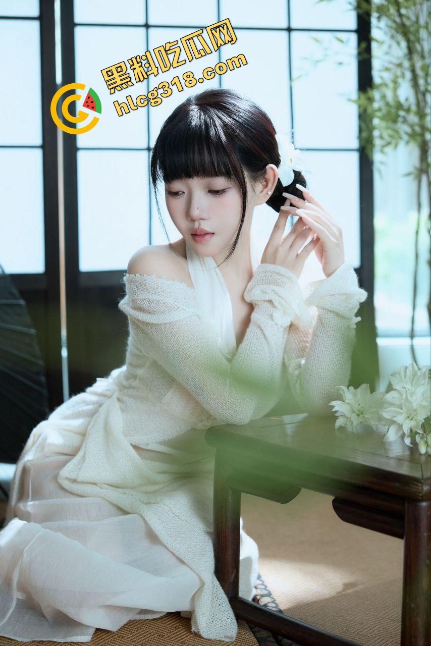 南昌服装店老板娘『孙璐』蜜桃臀母狗桌上被调教，贱样子全出来了，好屁股必须后入爆操才带劲！-2