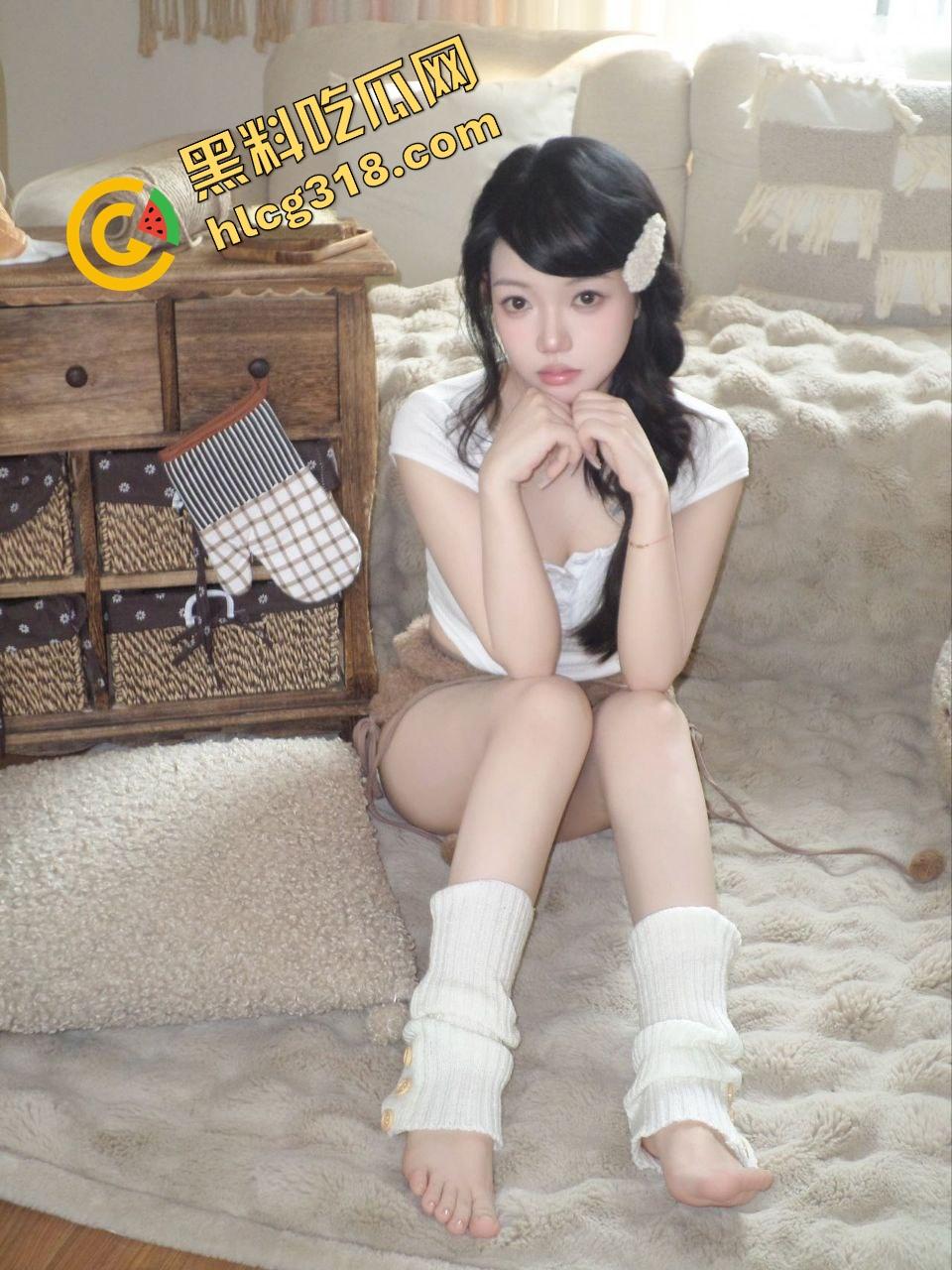 南昌服装店老板娘『孙璐』蜜桃臀母狗桌上被调教，贱样子全出来了，好屁股必须后入爆操才带劲！-5