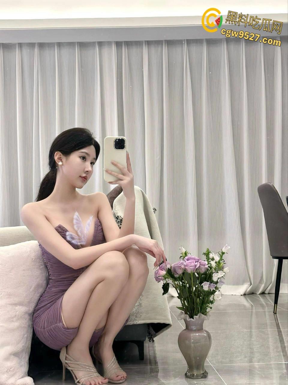 送姐姐回家，火车上大胆全裸车震，厕所到卧铺各种姿势爆操小骚逼，最后高潮喷水湿了一大片床单！-2