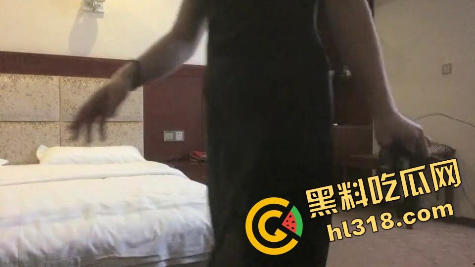 想偷拍嫖娼爽一发，没想到直接进套，叫鸡遇上仙人跳，房门突然杀出四大金刚，谁才是真正的猎物？-2