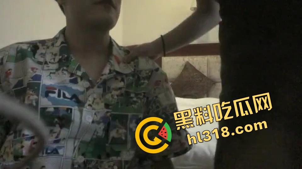 想偷拍嫖娼爽一发，没想到直接进套，叫鸡遇上仙人跳，房门突然杀出四大金刚，谁才是真正的猎物？-4