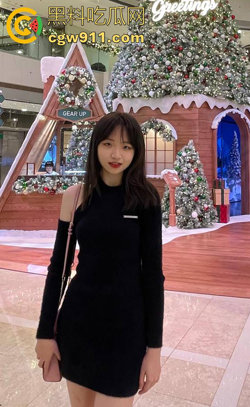 大连艺术学院【周韩雅】，身材极品美腿修长，被土豪包养穿诱人黑丝，酒店扛腿打桩爆操！-2