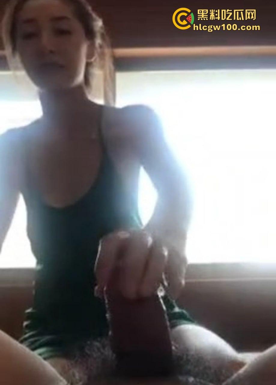 跨年第一撸正式开战 白皙美女手法大比拼 拉丝口水润滑上线 妹子刚做完美甲的手代打飞机比你自己还懂鸡儿！-20