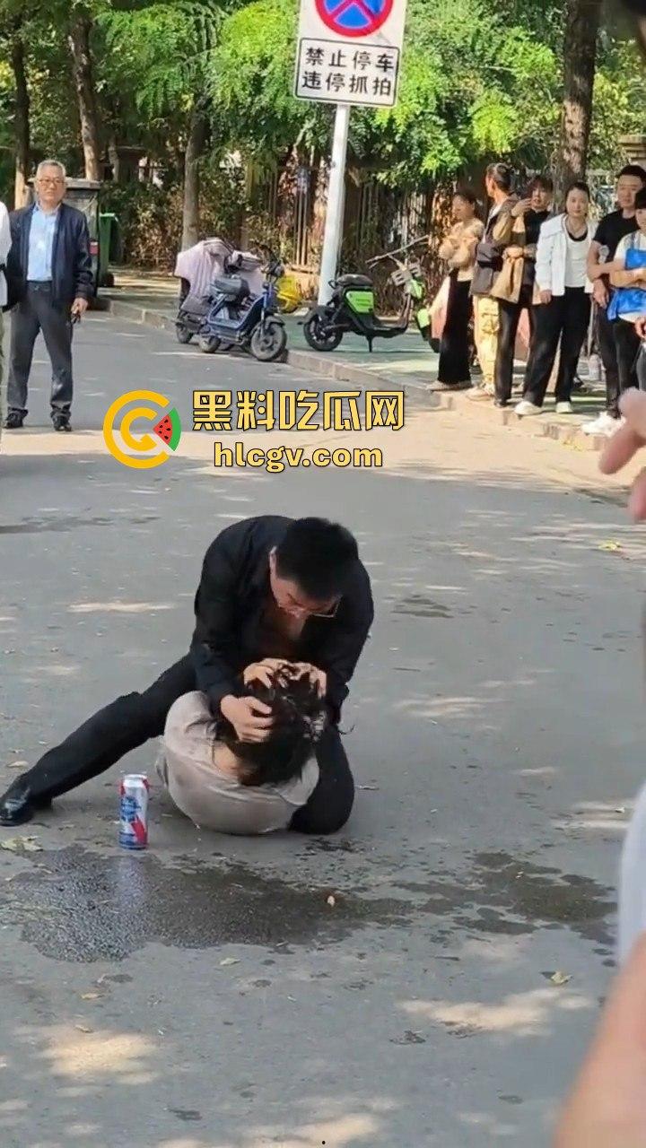 山东男子醉酒殴打女友还拿啤酒洗头！见义勇为小伙出手相救，醉鬼竟拿刀要捅人！-10
