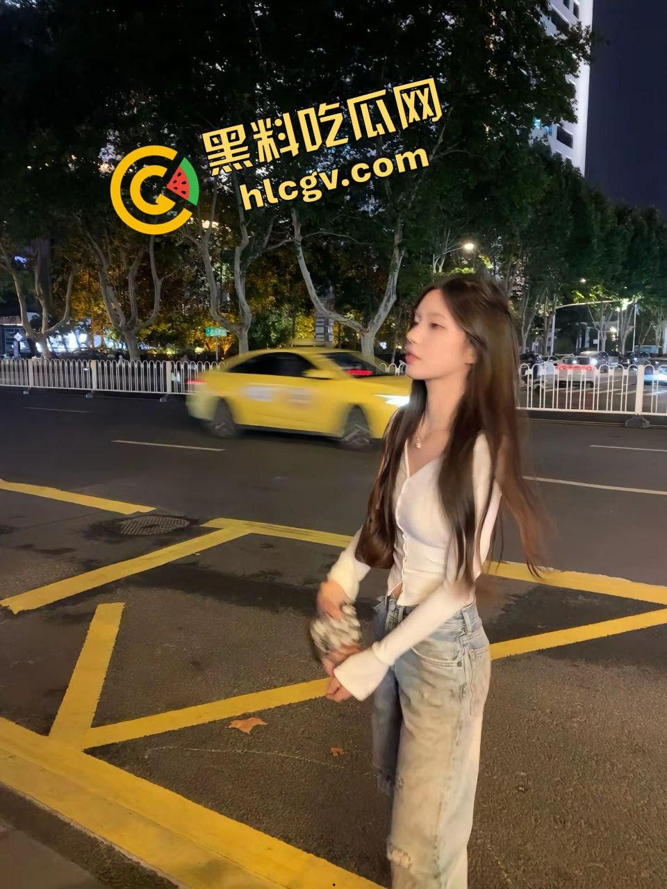 抖音清纯反差婊『盐焗小鱼丸』被金主爸爸看上包养 道具抠逼淫叫连连！独家流出！-2