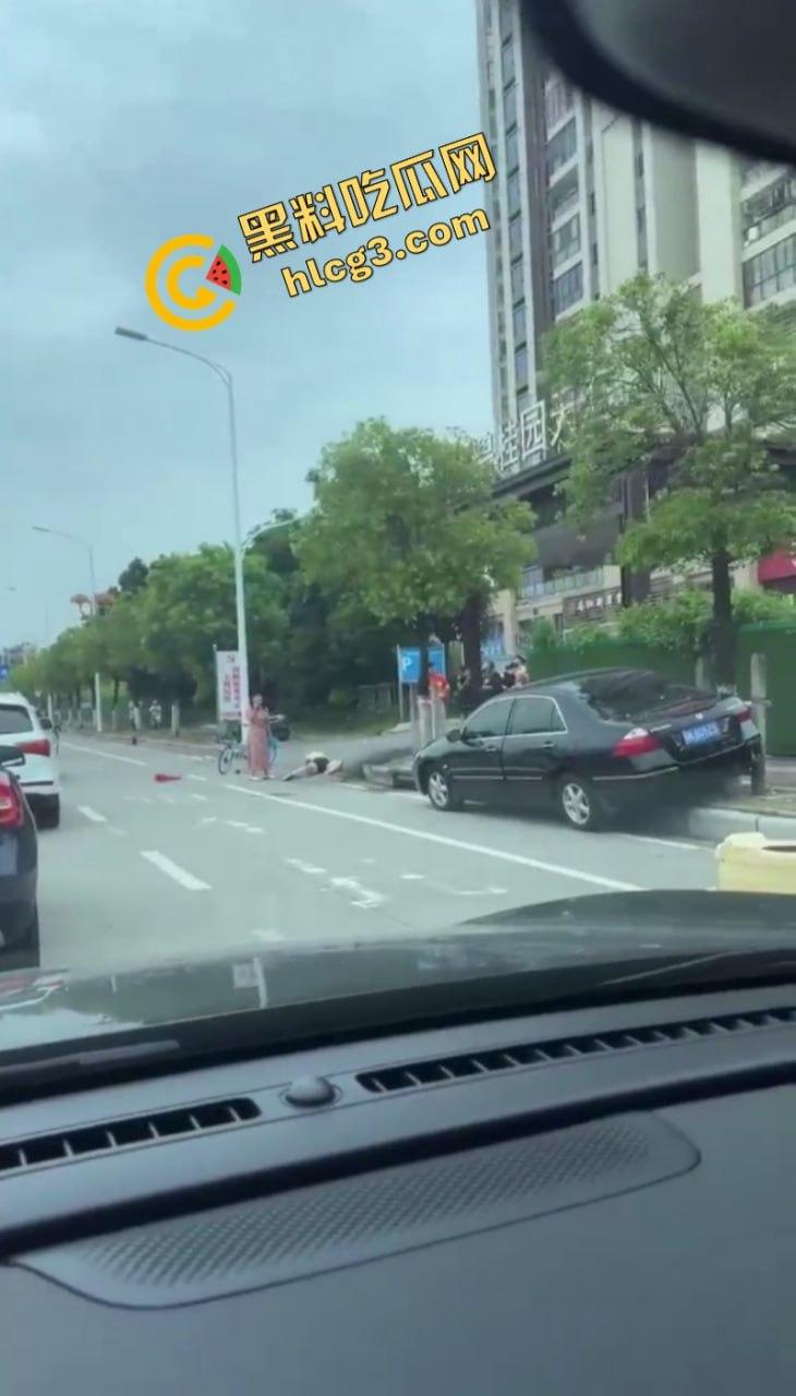 广东一女子接朋友去喝茶 没想到半路上被阎王接走了！-7