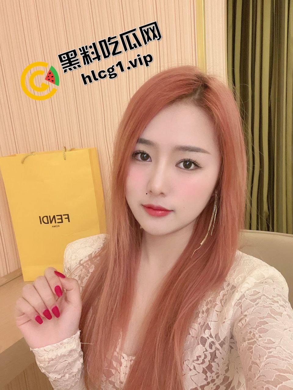 多金土豪大哥 双飞双胞胎姐妹花！极品蜜桃臀反差婊 连操带打加内射！-1