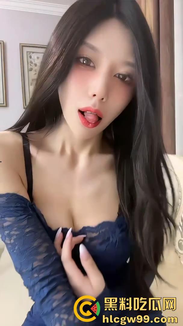 抖音44W粉【金熙媛】高价定制福利，各种情趣制服黑丝漏内骚舞，嫩乳肥臀狂抖不止-19