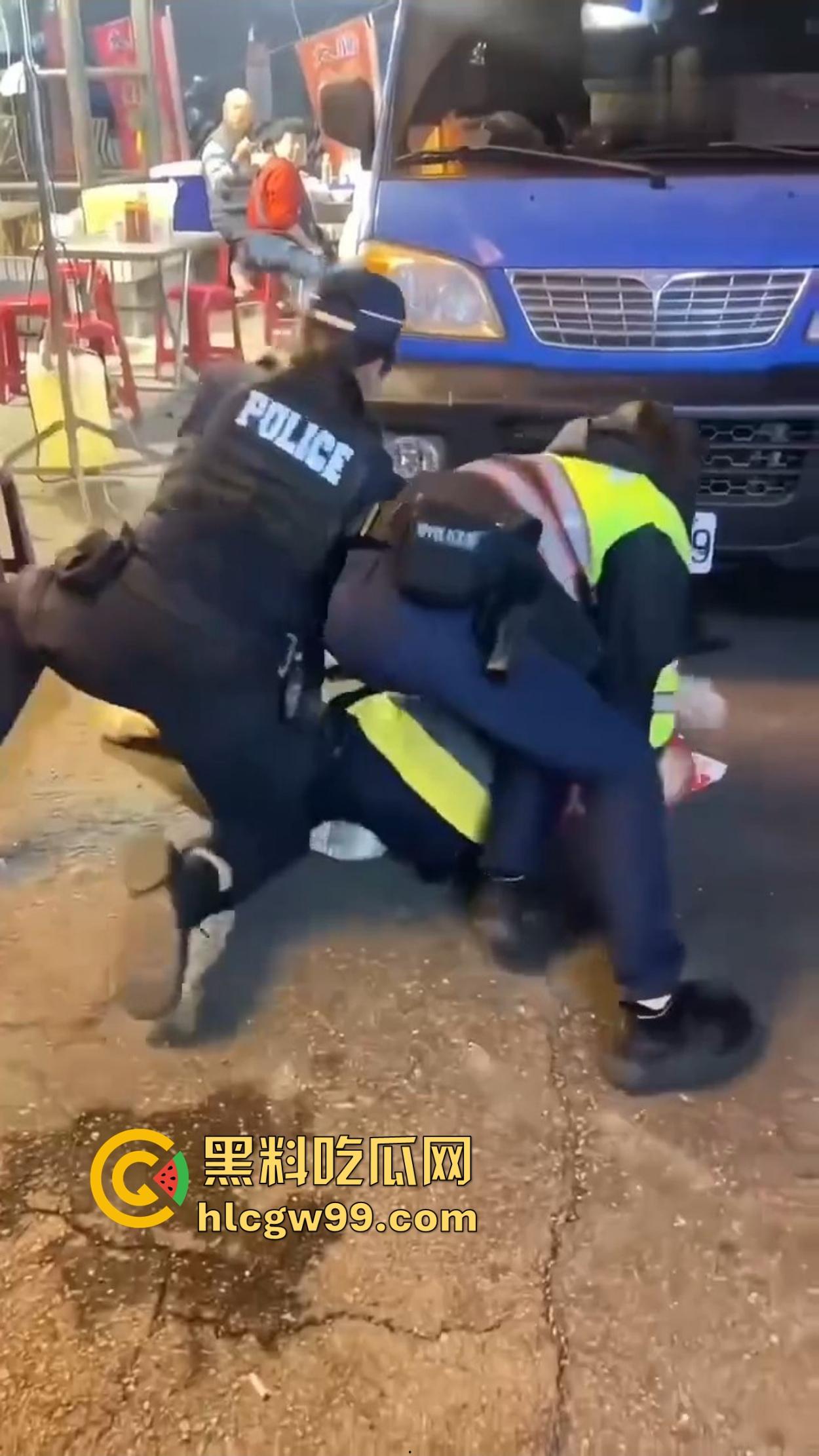 台湾女警爆表战斗力 酒懵子嘴还没嚷完就被一巴掌按翻锁喉 怕不是打醒了祖宗十八代!-3