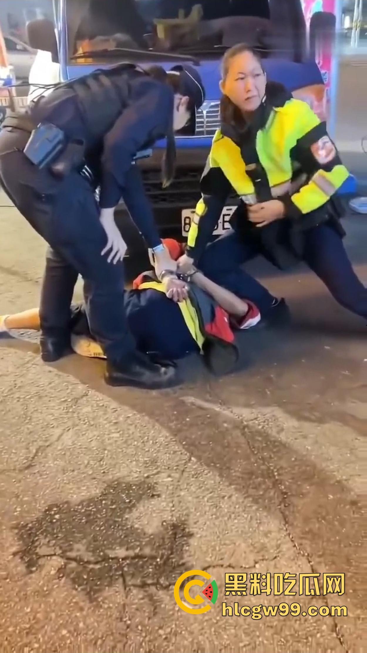 台湾女警爆表战斗力 酒懵子嘴还没嚷完就被一巴掌按翻锁喉 怕不是打醒了祖宗十八代!-7