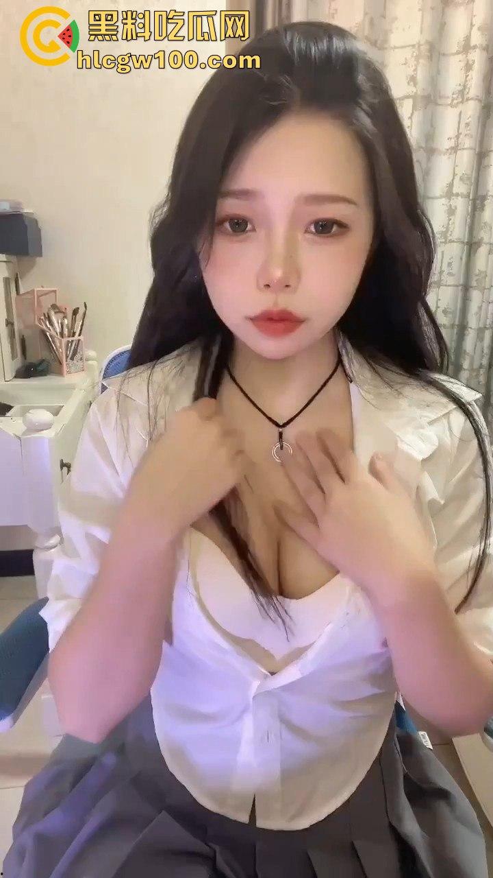 巨乳学生女主播【小咪酱】最新大尺度福利视频,骚货露脸全裸自慰表情十分有看点,小编推荐!-2