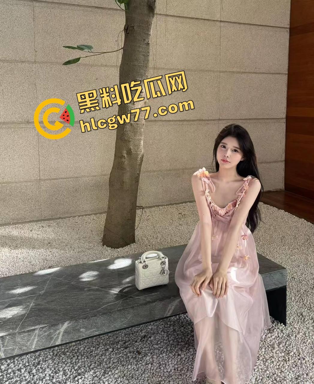 海角大神爆操少妇房东 房东大姐过生日 老公出差赶不回来 直接在婚床上把她操了！-2