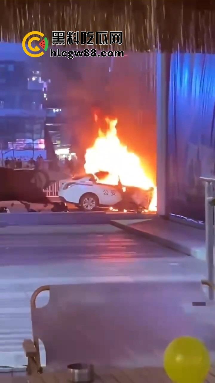 广州南村万博警车大火狂烧成火球，现场围满吃瓜群众狂拍视频，这火势真是牛逼大了！-9